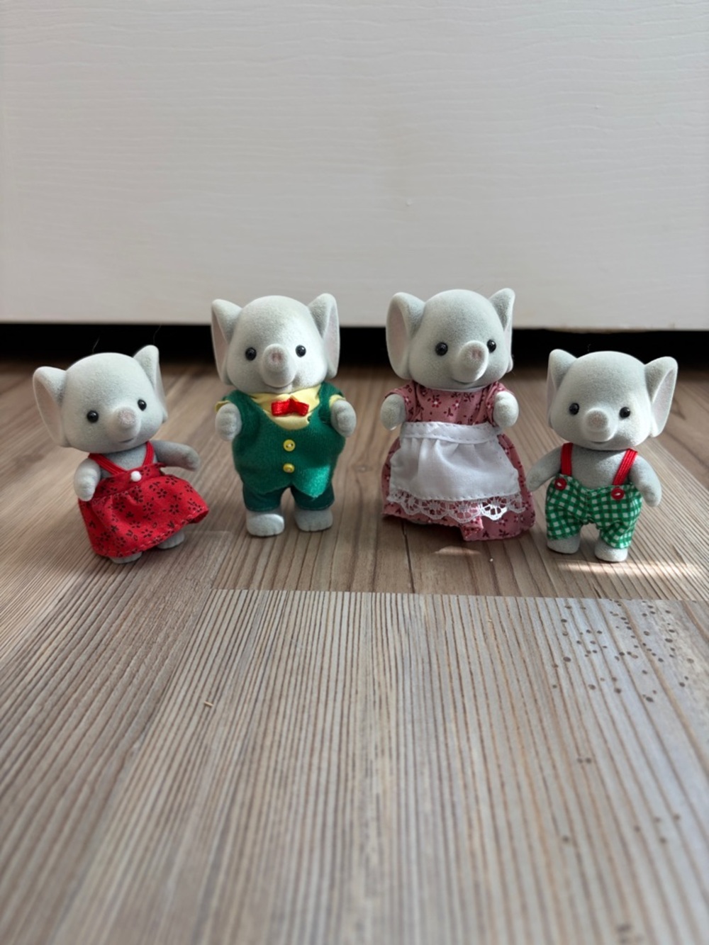 Calico Critters Ellwoods Elephant Family NWOT